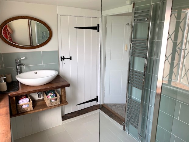 ENSUITE BED ONE 1000 jpeg copy 3